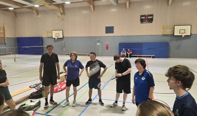 Gelungener Saisonauftakt: Badminton-Team gewinnt 5:3